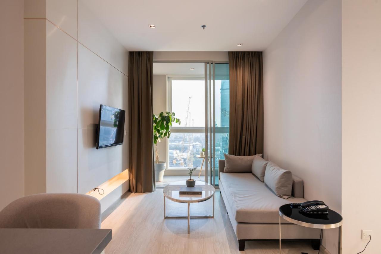 Jasmine 59 Hotel Bangkok Zewnętrze zdjęcie A living room in a micro apartment