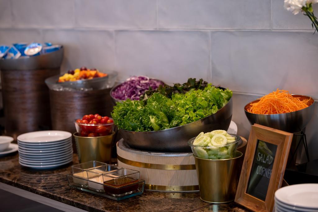 Jasmine 59 Hotel Bangkok Zewnętrze zdjęcie A salad bar
