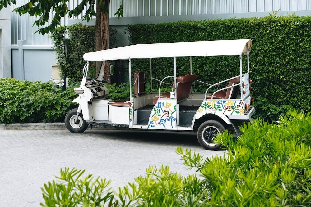 Jasmine 59 Hotel Bangkok Zewnętrze zdjęcie A tuk-tuk in Bangkok