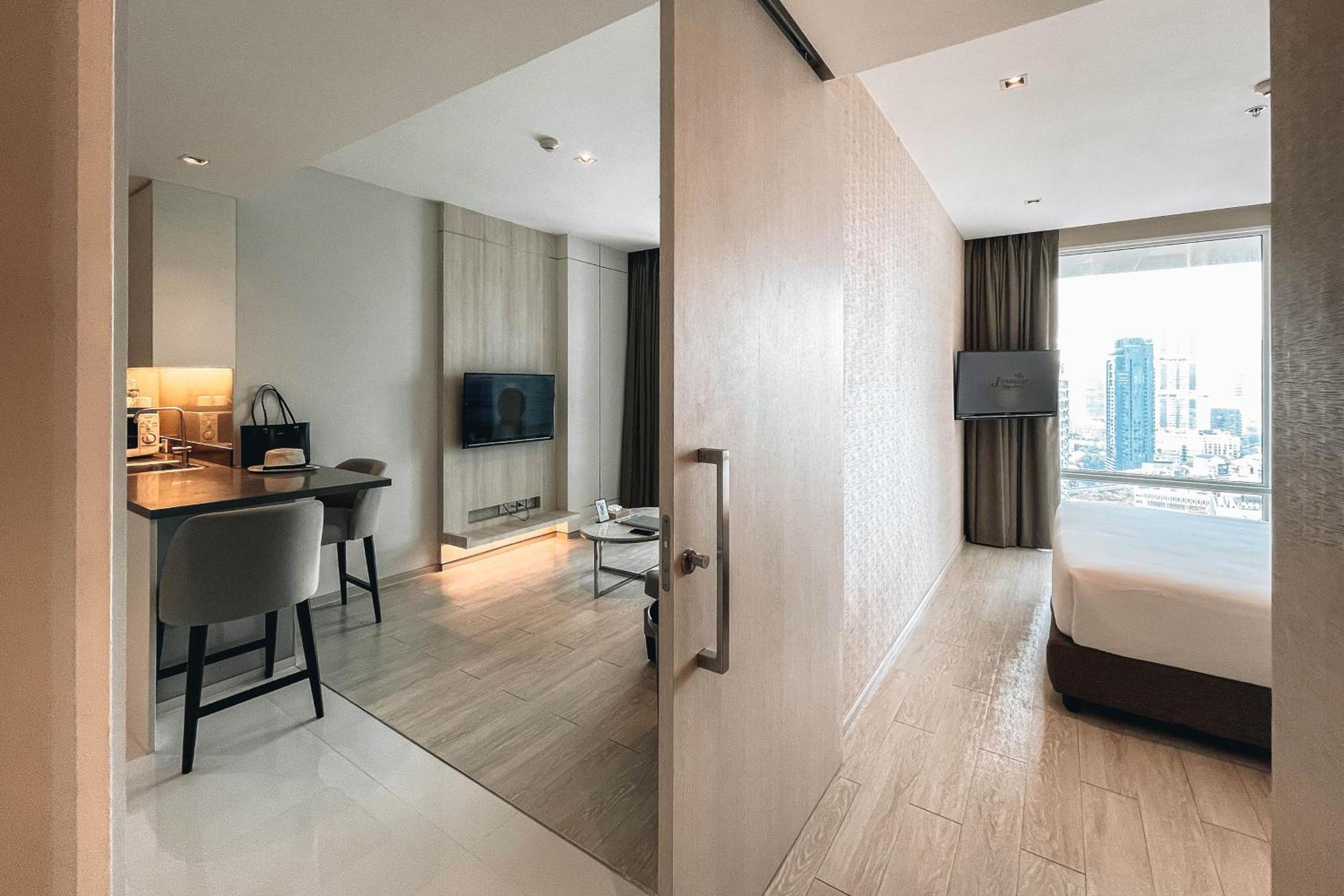 Jasmine 59 Hotel Bangkok Zewnętrze zdjęcie A suite at the hotel
