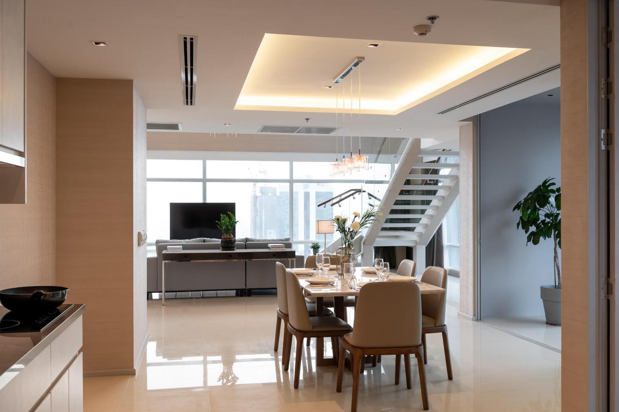Jasmine 59 Hotel Bangkok Zewnętrze zdjęcie A dining room in a modern home