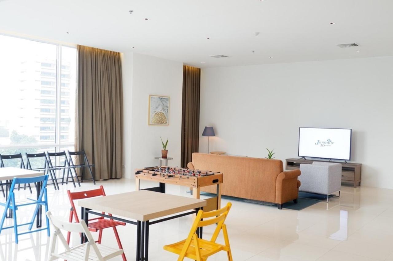 Jasmine 59 Hotel Bangkok Zewnętrze zdjęcie A living room in a serviced apartment in Kuala Lumpur, Malaysia